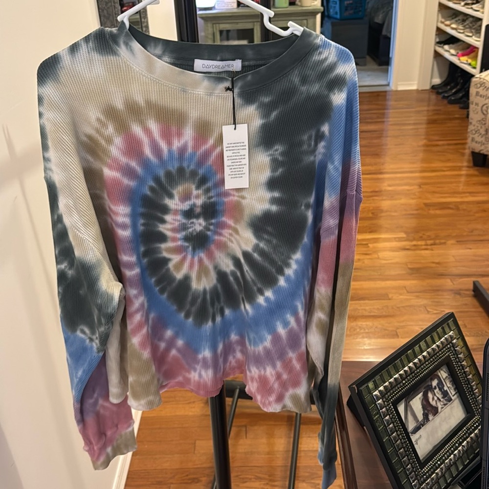 NWT daydreamer long sleeve t shirt. Size large
